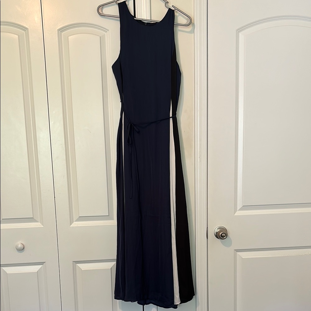 Elegant Navy and White Sleeveless Dress